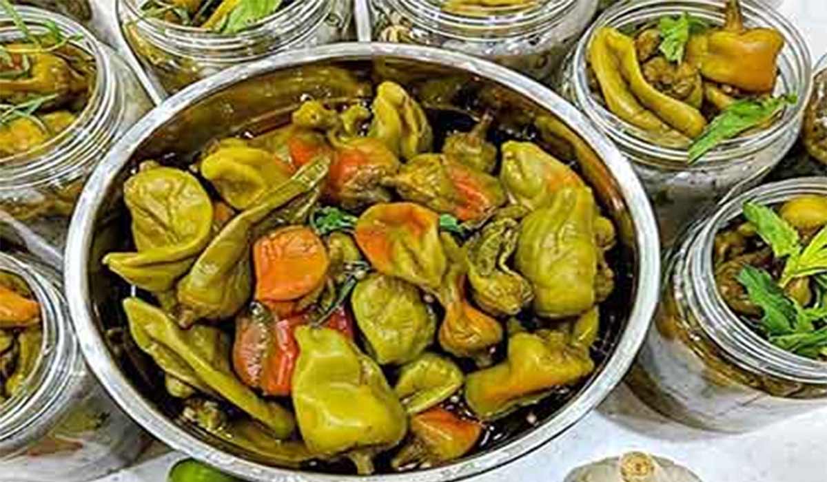 طرز تهیه ترشی فلفل کبابی همدان