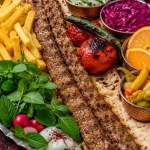 طرز تهیه کباب کوبیده مجلسی و آبدار؛ فوت‌وفن‌های سیخ گرفتن مثل کباب‌چی‌های حرفه‌ای